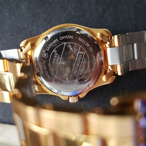 Women Swiss Army watch. New with original box. Gold stainless steel. - Picture 7 of 7